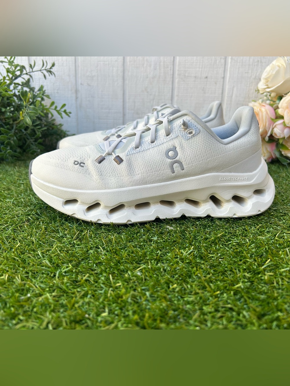 On Running CLOUDTILT
Women RUNNING SHOES Color: Glacier/Ice
Size 7 gently used - Picture 8 of 16